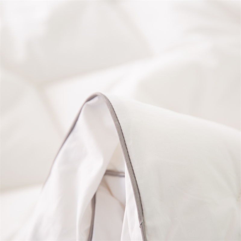 Cubrecolchón con diseño de acolchado ondulado relleno de microfibra Cubrecolchón con diseño de acolchado ondulado relleno de microfibra