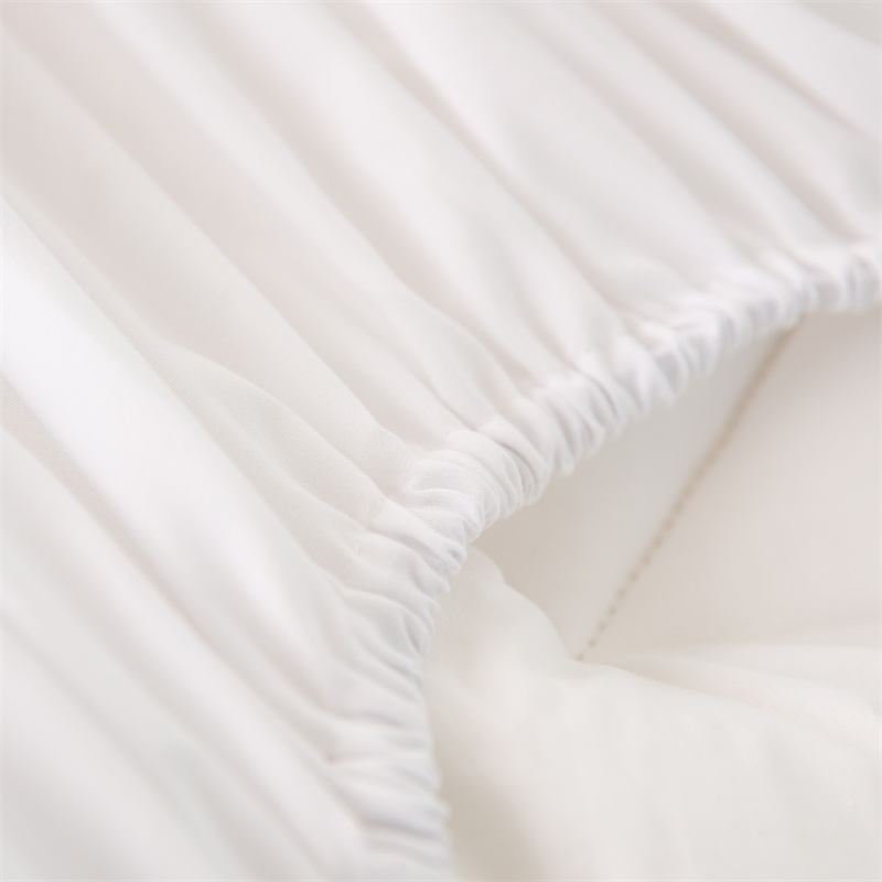 Cubrecolchón con diseño de acolchado ondulado relleno de microfibra Cubrecolchón con diseño de acolchado ondulado relleno de microfibra