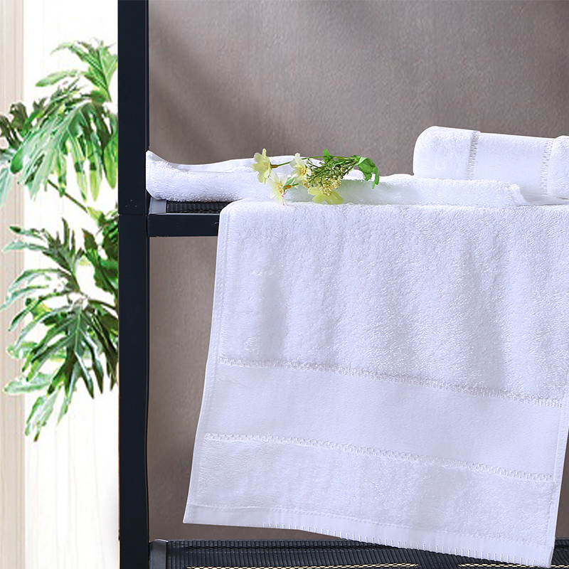 Juego de toallas con borde dobby blanco hilo plateado Juego de toallas con borde dobby blanco hilo plateado
