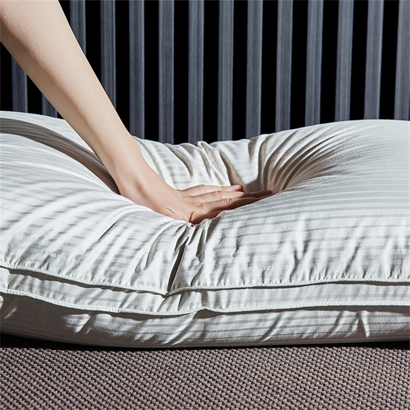 Almohada de plumón de pato con relleno de tres capas almohada de satén a rayas Almohada de plumón de pato con relleno de tres capas almohada de satén a rayas