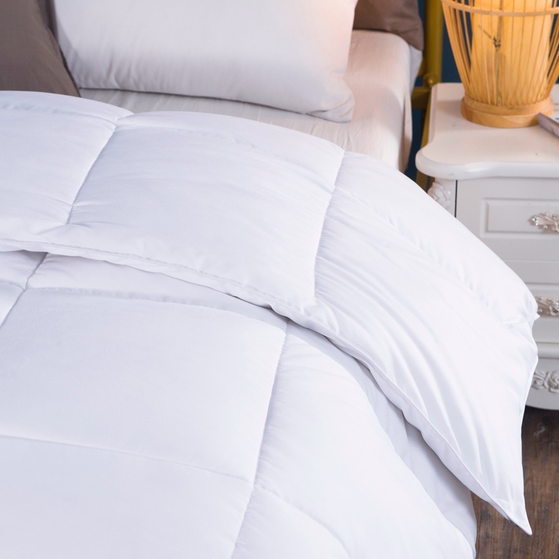 Edredón de tela de poliéster Silence con relleno de microfibra Edredón de tela de poliéster Silence con relleno de microfibra