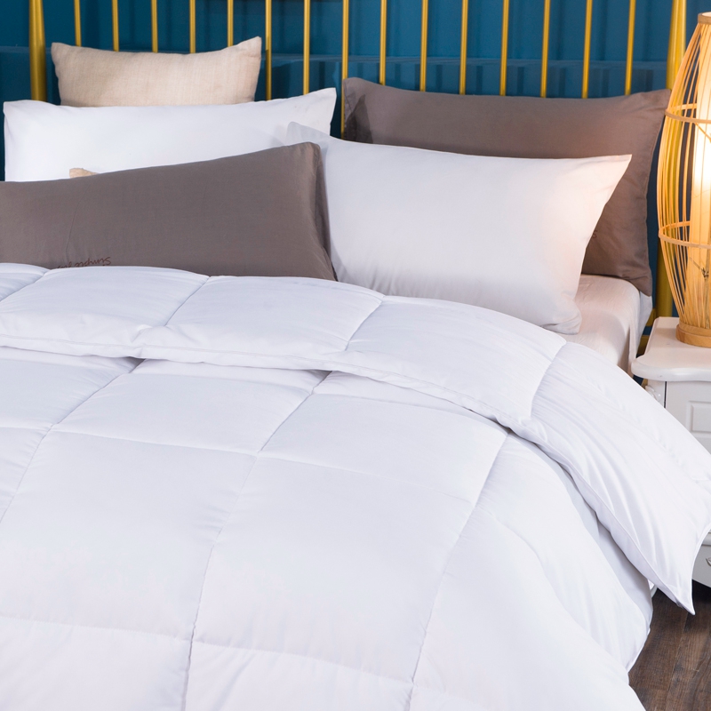 Edredón de tela de poliéster Silence con relleno de microfibra Edredón de tela de poliéster Silence con relleno de microfibra
