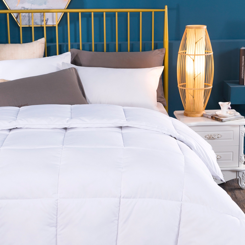 Edredón de tela de poliéster Silence con relleno de microfibra Edredón de tela de poliéster Silence con relleno de microfibra